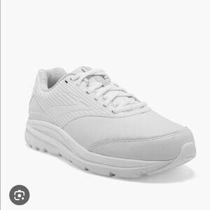 Brooks Addiction Walker 2 White Athletic Sneakers Nursing